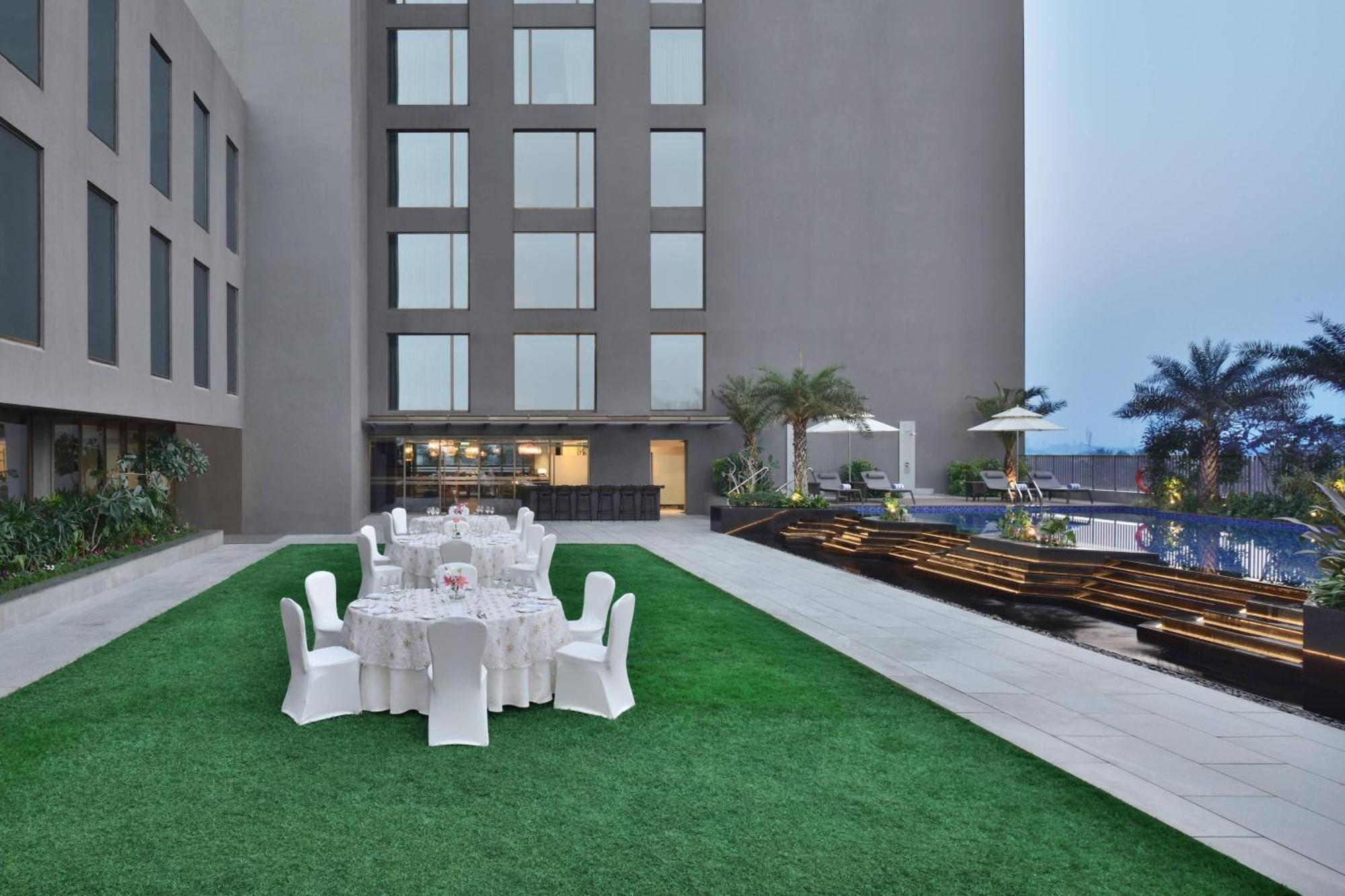 Courtyard By Marriott Siliguri Hotel Exterior photo